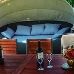 Anka - Five-bedroom With Terrace And Swimming Pool