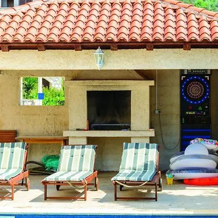 Anka - Five-bedroom With Terrace And Swimming Pool Villa