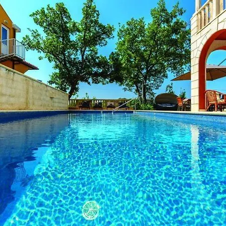 Anka - Five-bedroom With Terrace And Swimming Pool Villa