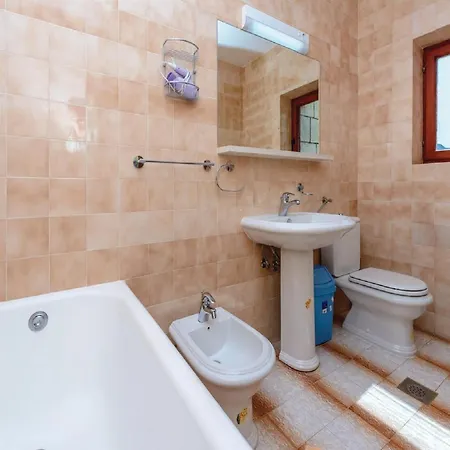 Villa Anka - Five-bedroom With Terrace And Swimming Pool