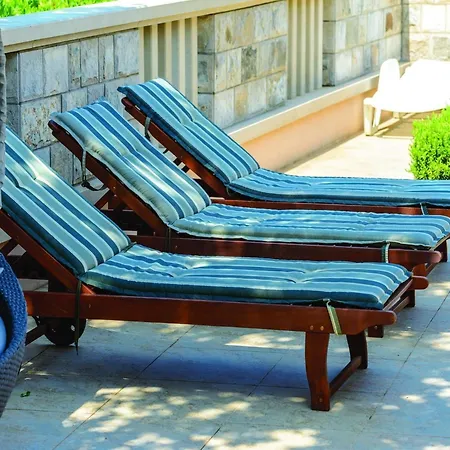 Anka - Five-bedroom With Terrace And Swimming Pool