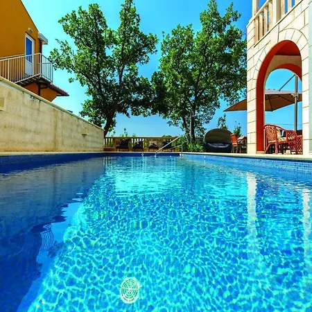 Anka - Five-bedroom With Terrace And Swimming Pool Villa