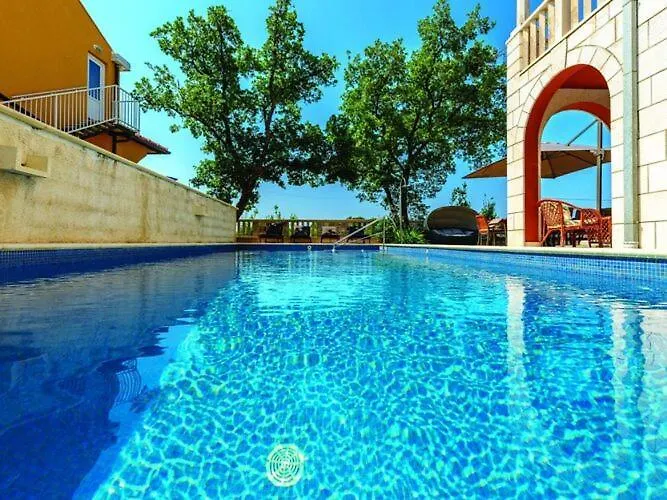 Anka - Five-bedroom With Terrace And Swimming Pool Villa