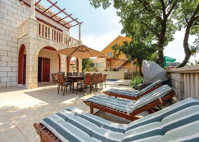 Anka - Five-bedroom With Terrace And Swimming Pool