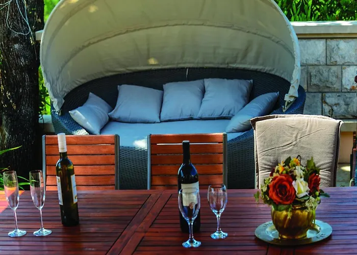 Anka - Five-bedroom With Terrace And Swimming Pool Villa