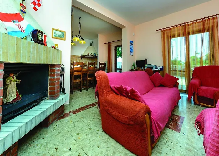 Villa Anka - Five-bedroom With Terrace And Swimming Pool