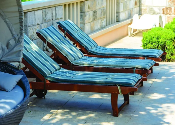 Anka - Five-bedroom With Terrace And Swimming Pool