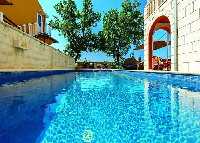 Anka - Five-bedroom With Terrace And Swimming Pool Villa