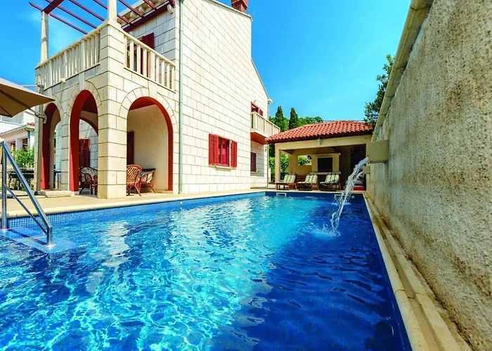 Anka - Five-bedroom With Terrace And Swimming Pool Villa *
